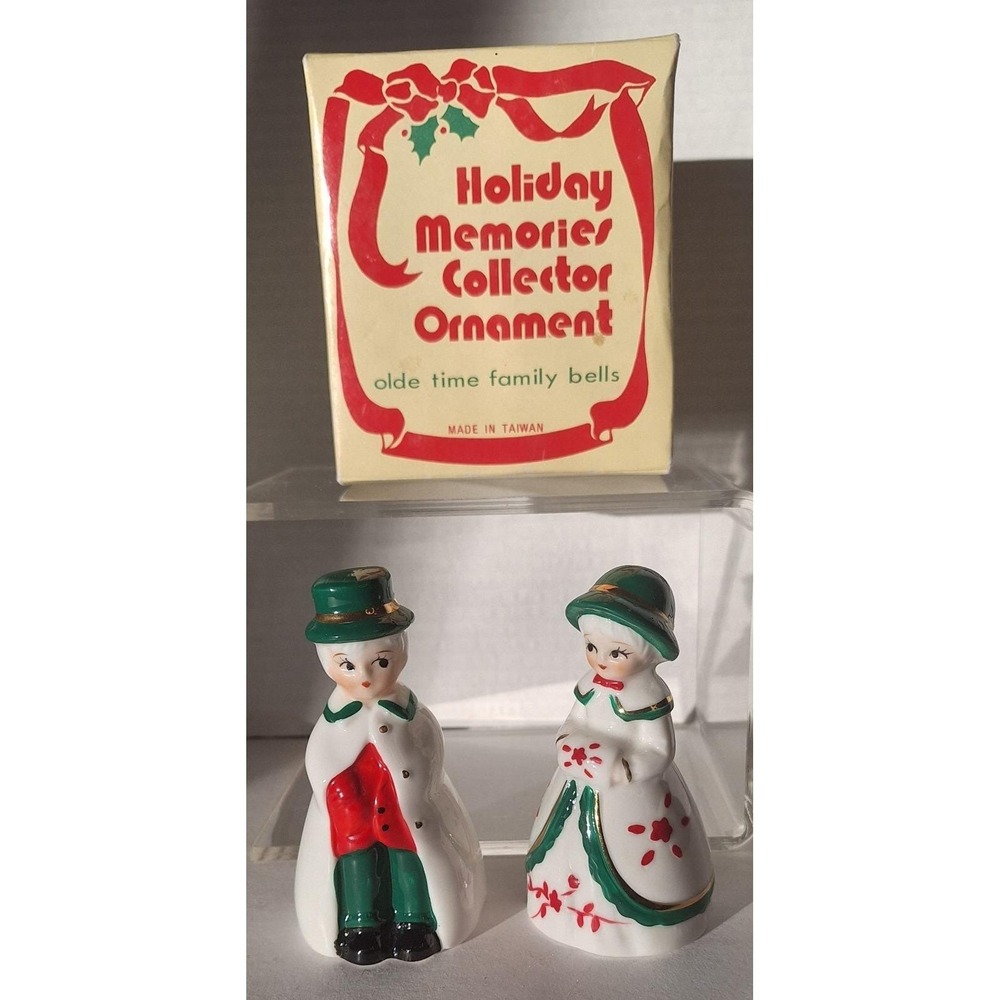Vintage Holiday Memories Olde Time Family Porcelain Bells In Original Box Taiwan